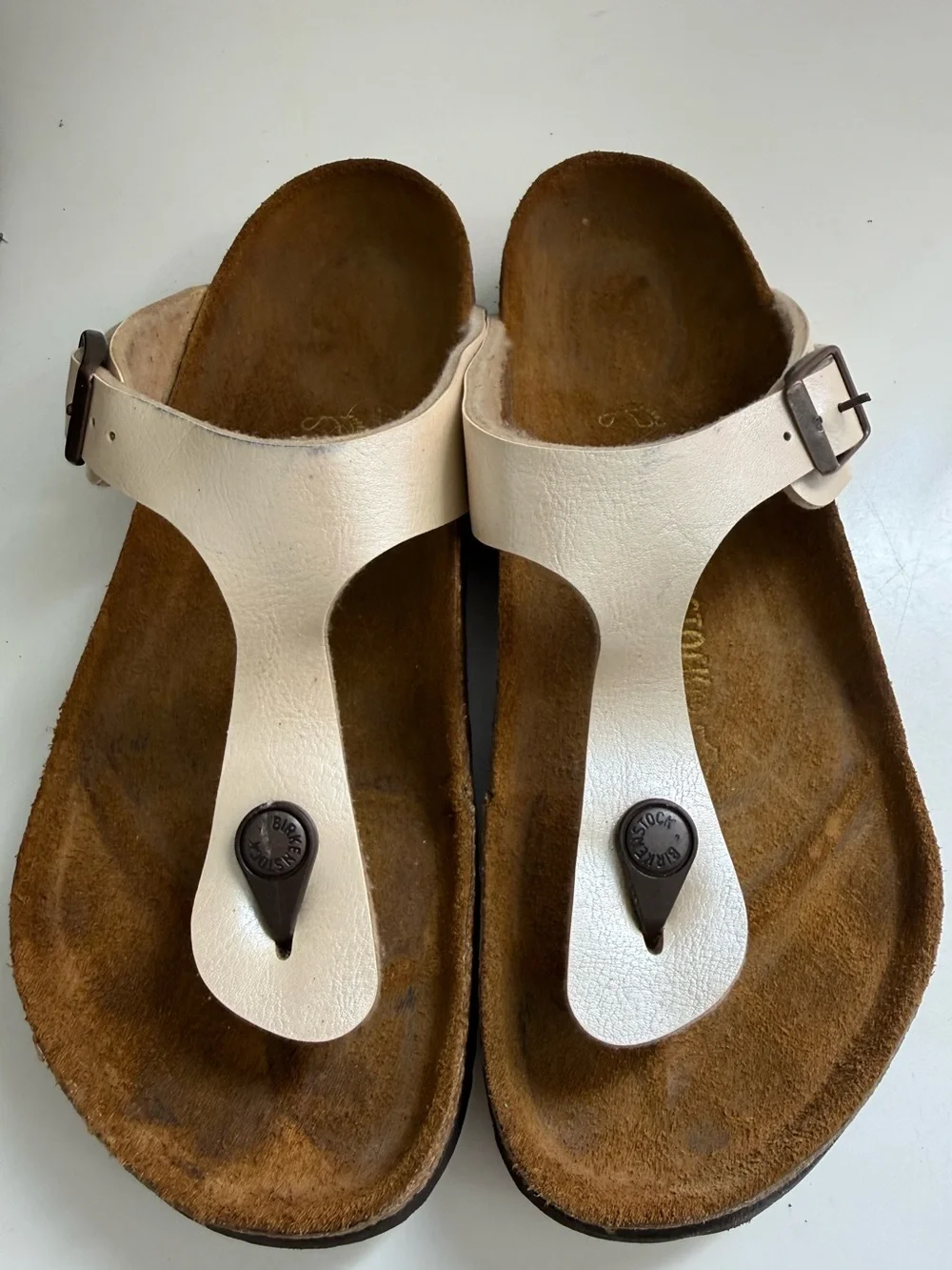 Birkenstock Gizeh women size 7 sandals White T-Strip Toe Post Sandals